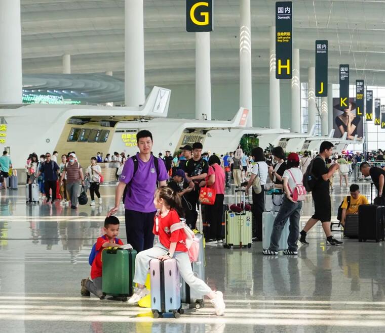 広州白雲国際空港を利用する旅客。（写真提供は中国民航報）