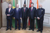 習主席、BRICS非公式首脳会合に出席
