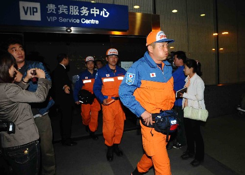 5月16日午前3時に成都に到着した中国が受け入れた最初の国外救援隊ーー日本国際救援隊